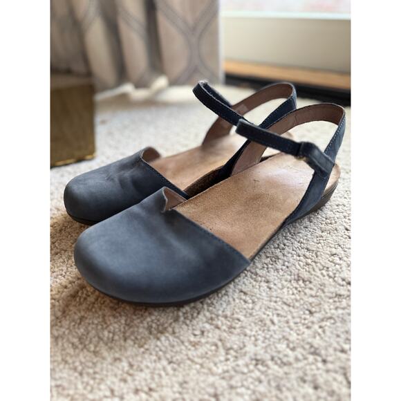 Dansko Rowan Navy Nubuck Mary Jane Flats Size 38 Closed Toe Comfort Shoes - Picture 7 of 12